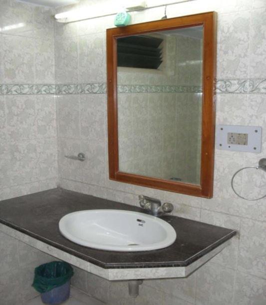 Hotel Ajaya Варанасі Номер фото